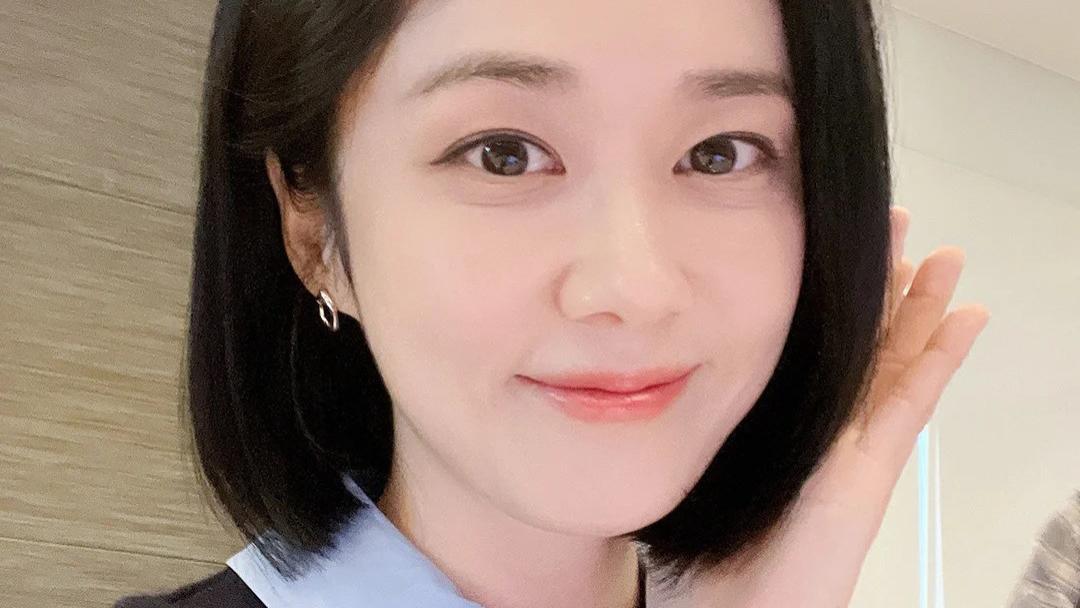 43岁张娜拉的状态绝了，出道20余年颜值依旧，好肌肤年轻态，冻龄颜值好到爆