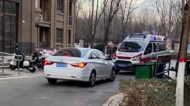 #警方通报私家车不给救护车让路#违法成本过低，就是在纵容犯罪。#宋清辉社会问题研