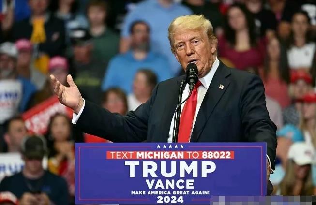 特朗普宣布做出回应！！
就在刚刚，美国政坛又掀起了一场风波。拜登宣布全力支持副总