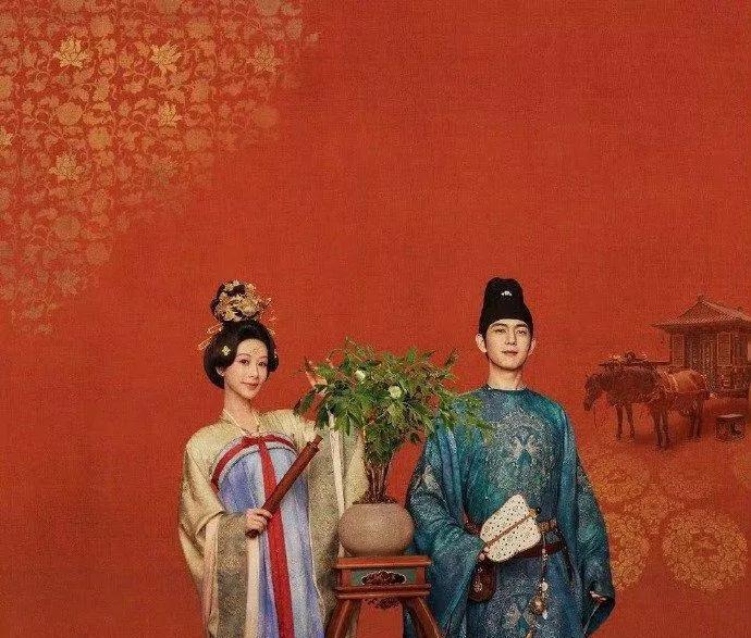 我今儿对比《国色芳华》和《亲爱的，热爱的》剧照，那反差直接把我震住了！
想当年，