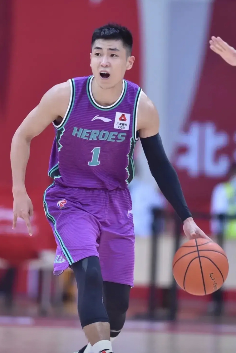 CBA常规赛！山东111:92福建，我基本认清了这3个人

1、高诗岩
高诗岩在