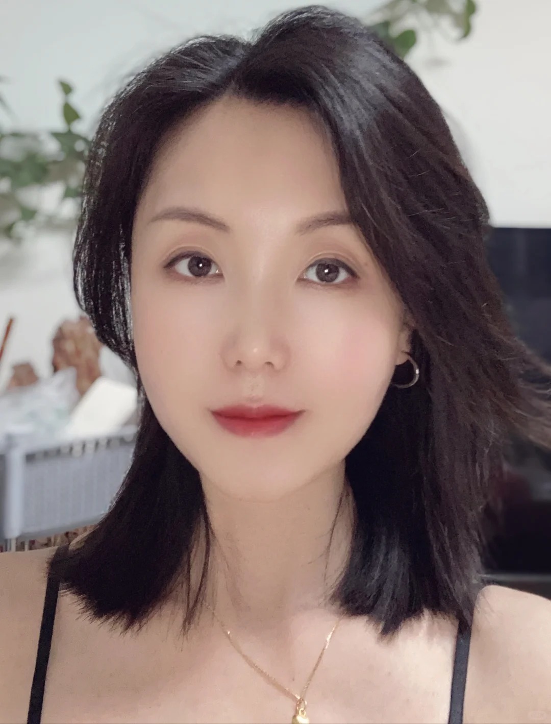 我应该绽放，就绽放
陌生人恋爱脑:“呵呵，愚蠢至极。”
朋友恋爱脑:“我求求你清