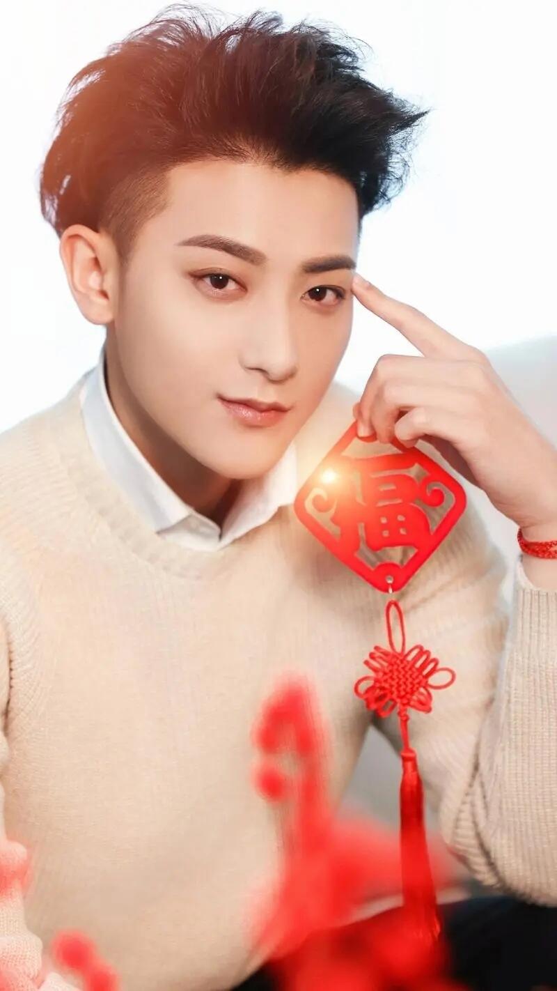 黄子韬谈感情：不良习惯影响公开