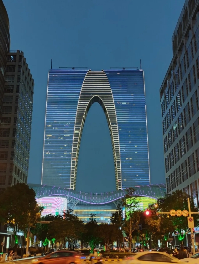 在苏州，上个星期公司裁了俩人又，赔偿金n+1，其实在半月前就聊完了，给半个月时间
