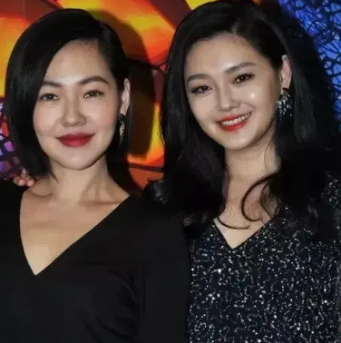 别被“血浓于水，姐妹情深”给骗了！
当汪小菲出轨时：“一定要跟这个渣男离婚，他早