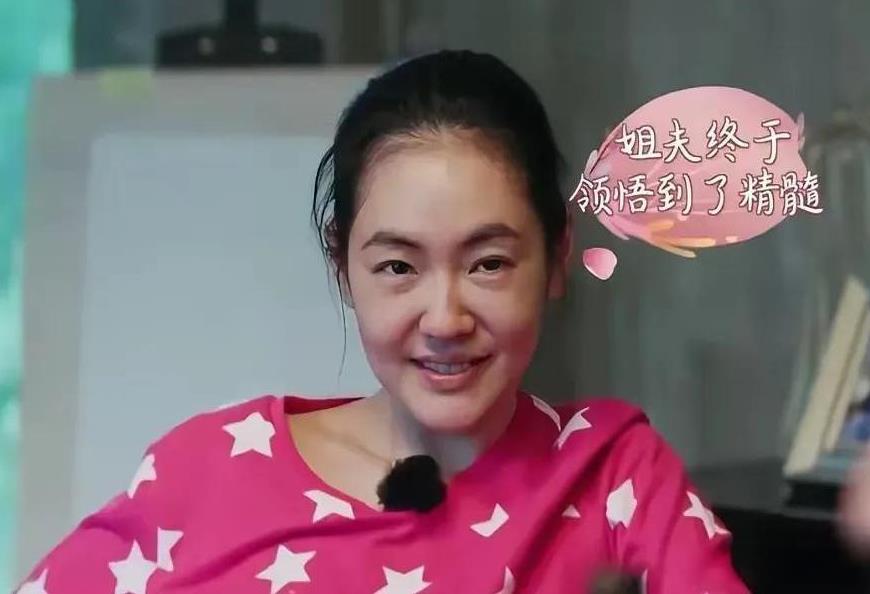 网友隔空喊话许雅钧：快收拾你家这摊子事！
小S带着三个未成年女儿三天两头上热搜，