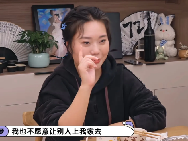 郭麒麟:“我家很乱，我不乐意让别人上我家去。我乐意上别人家去。”李雪琴:“我说实