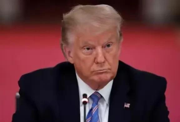 特朗普向泽连斯基下达“命令”：必须立即撤回！
美国总统特朗普要求泽连斯基必须立即