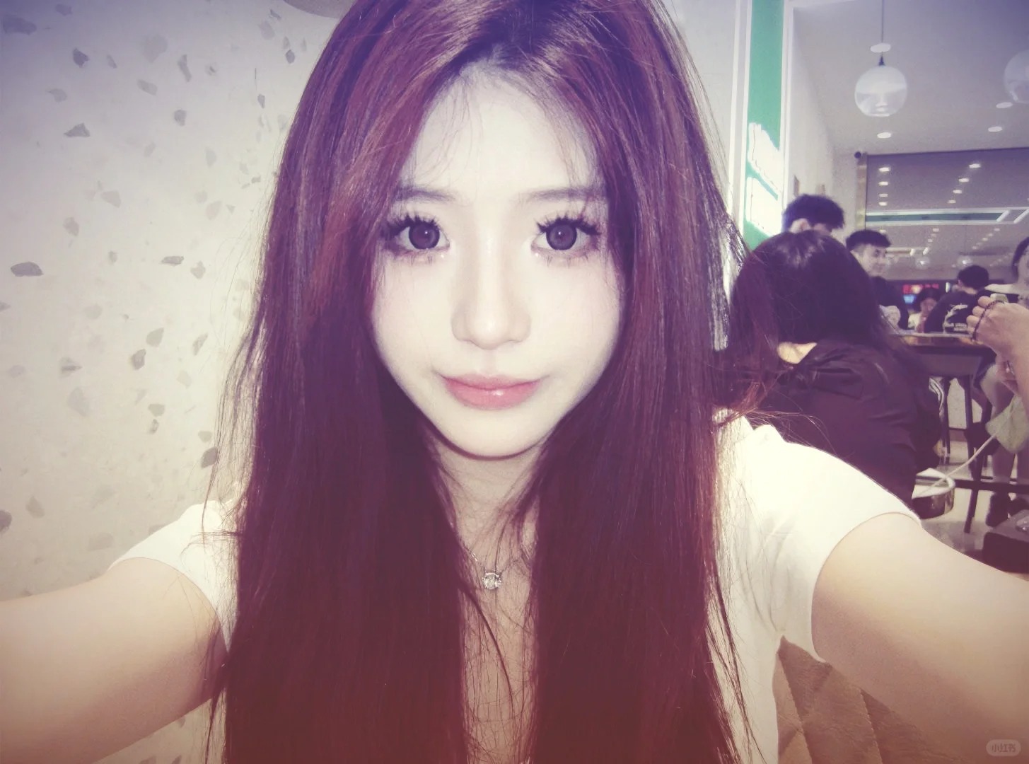 这个古早滤镜绝了
好有氛围感！！爱了‧₊˚⋆♡̷☆₊