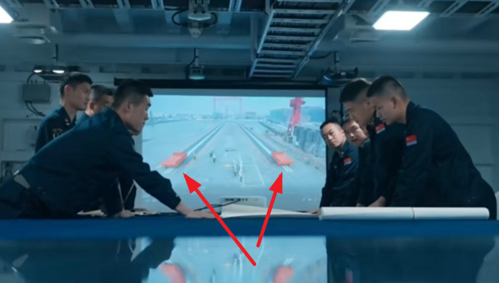 中国航母双弹射首次出现！
这是在我军权威媒体专门制作的军事宣传片中出现的一幕。