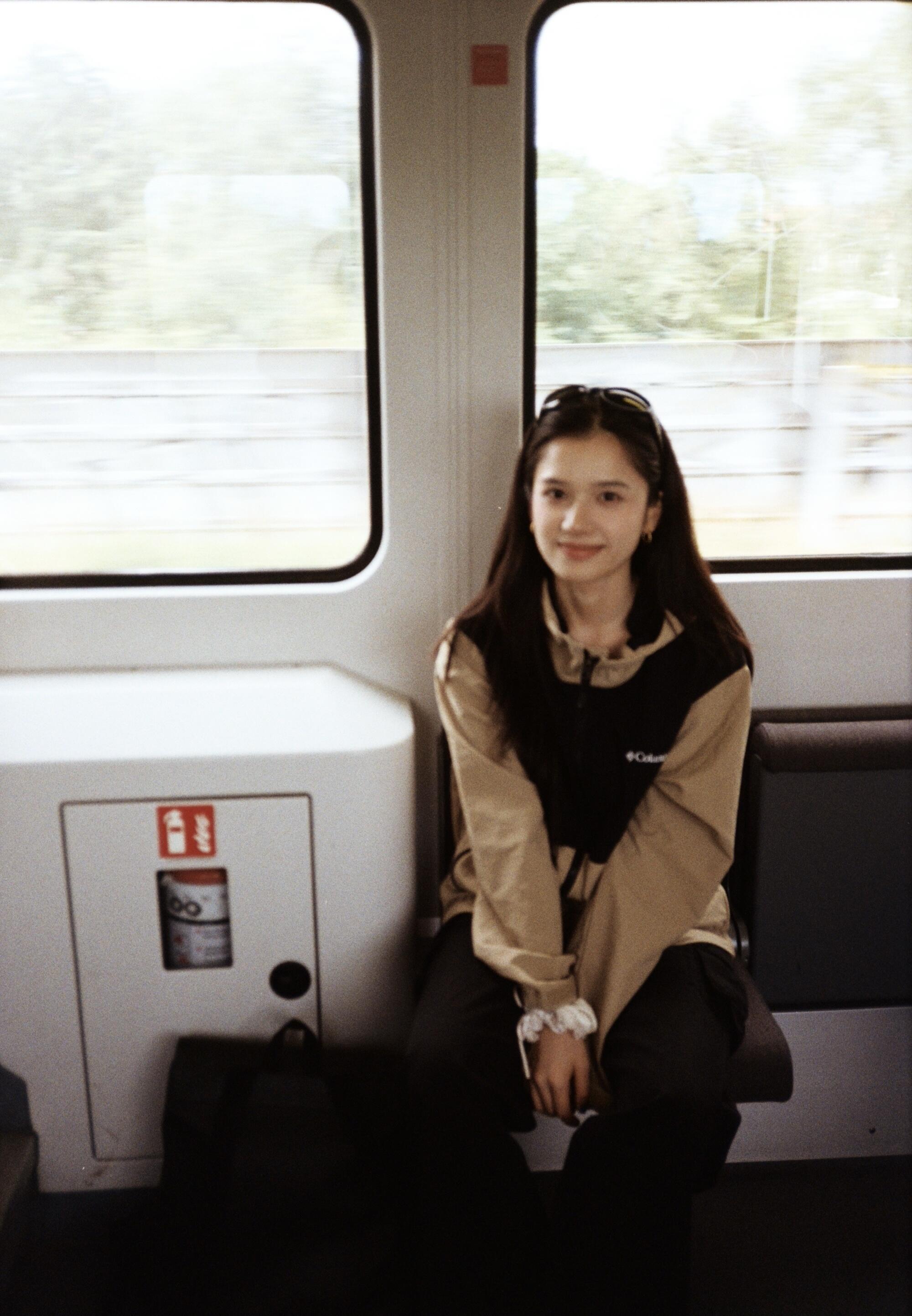 张婧仪明媚又可爱