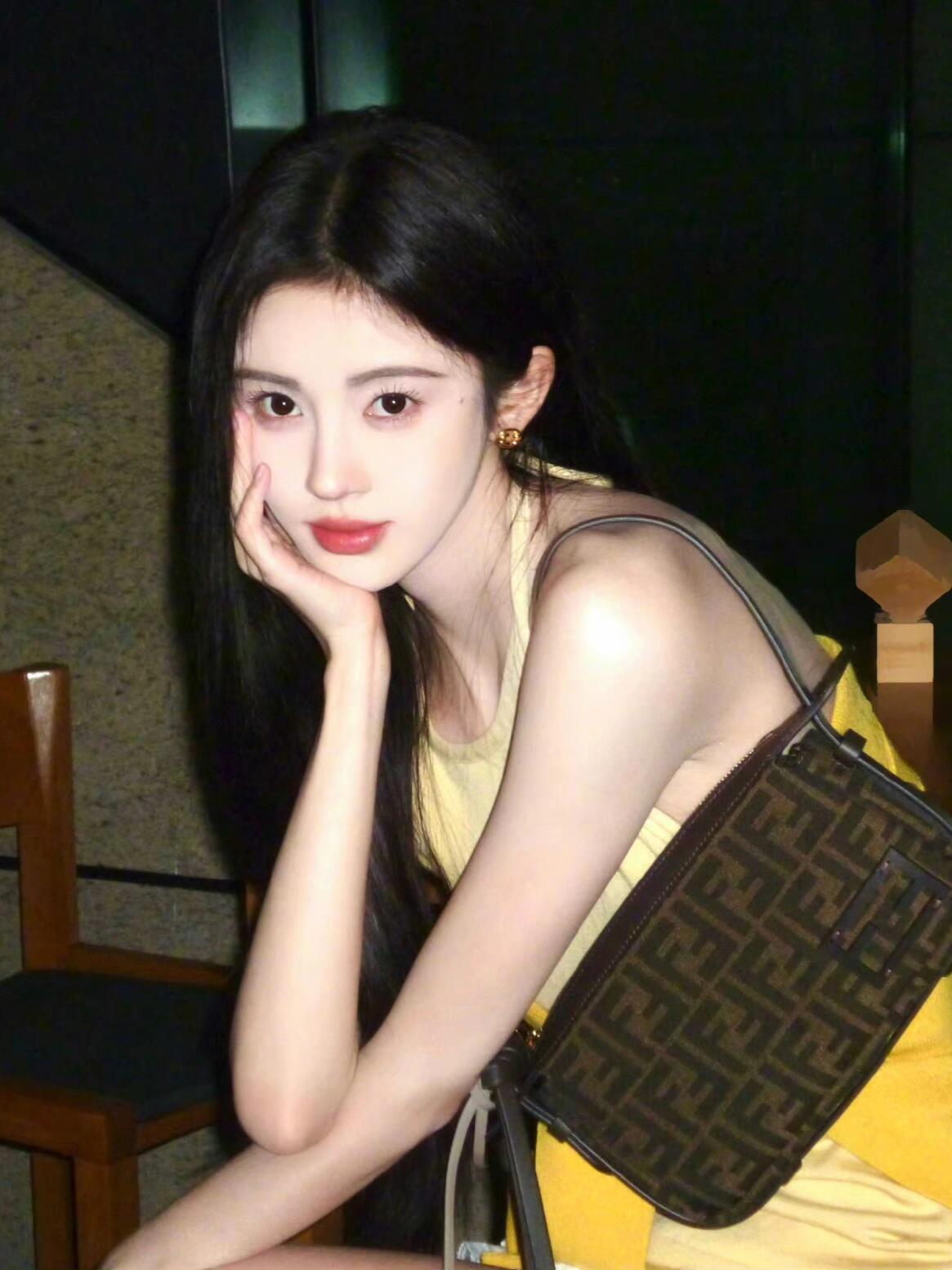 鞠婧祎——娇艳欲滴