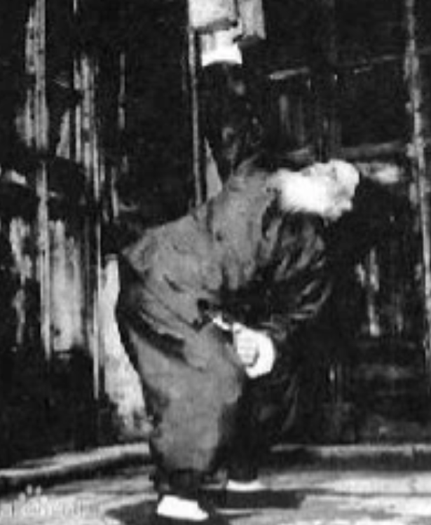 “谁能打败我，我赏给他1000大洋！”1921年，美国大力士沙利文在上海摆擂台，