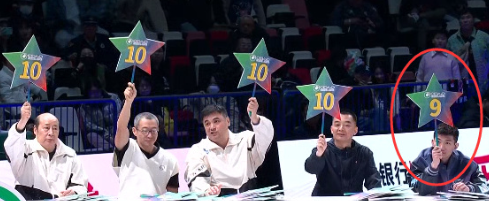 人情世故！孙铭徽扣篮大赛打分，9分10分引争议，全程板着脸
CBA全明星周末，单