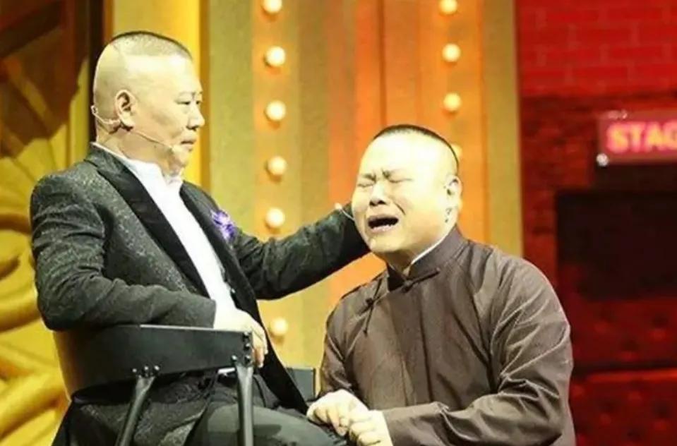 为什么岳云鹏不会像曹云金一样跟德云社闹掰？
岳云鹏有运道，当年德云社觉得工资低