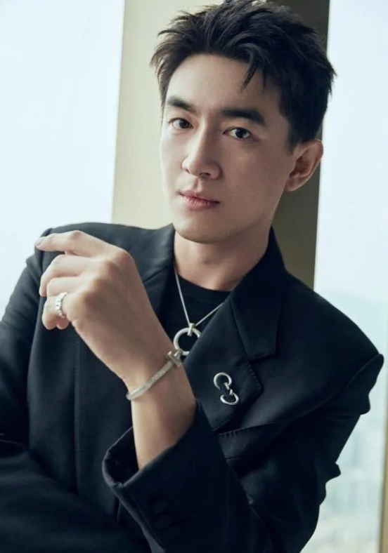 林更新与史芮伊甜蜜出行