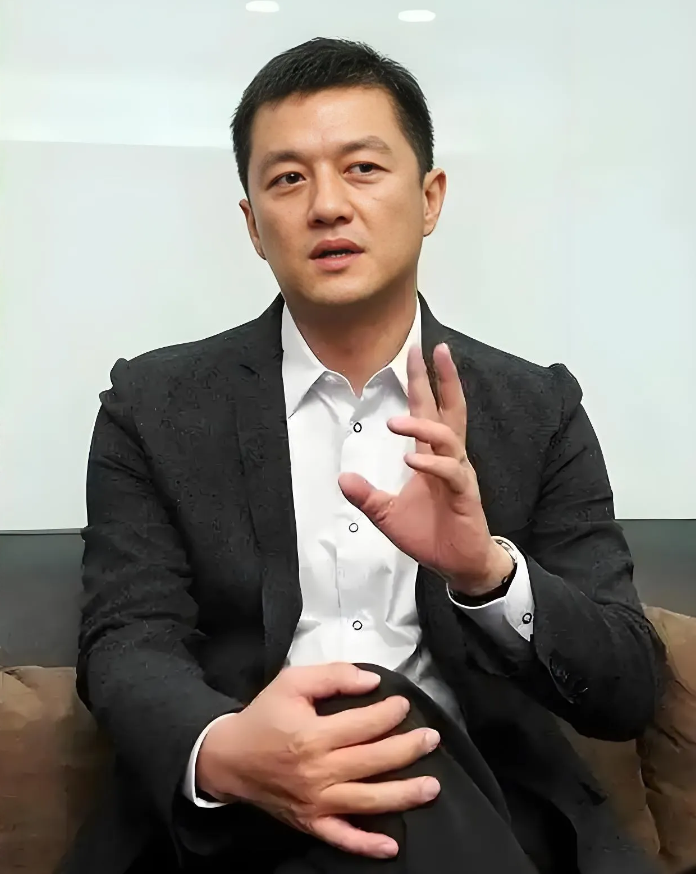 商业界的卧龙凤雏，一个李亚鹏，一个邹市明，本来都已财富自由，非要瞎折腾，不是做生