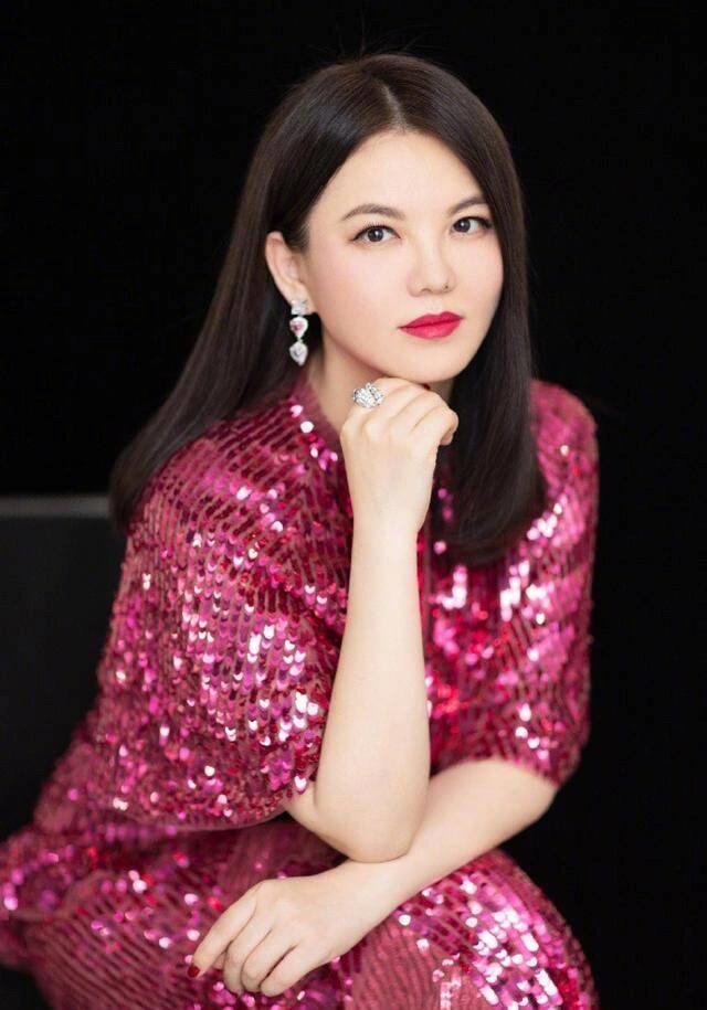 李湘：从湖南主持到闪婚闪离的情感波折