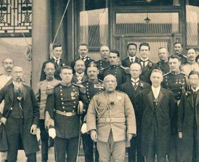 1914年德国主动归还我国领土，但提出一个要求，中国听完直接拒绝。
天上掉馅饼的