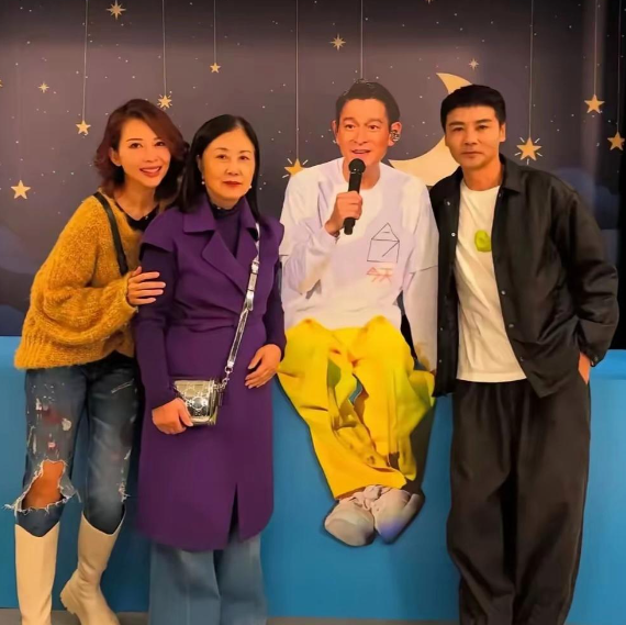 说句难听的话，朱丽倩真的是不太懂迎来送往呢！刘德华在香港的演唱会众多明星捧场，汪