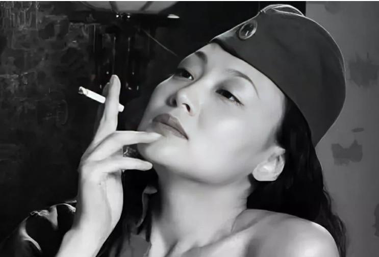 戴笠死后，毛人凤接盘做了军统（当时叫保密局，为了叙述方便，统称军统）的局长。毛人