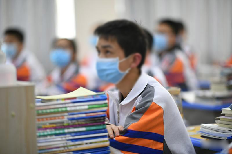 一些曾经的超级中学，现在成为了“普通中学”了。一个很大的原因就是，“生源严重缩水