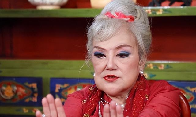 邵音音整容失败的长相像极了一个“老妖婆”，不需要刻意化妆，一出场便