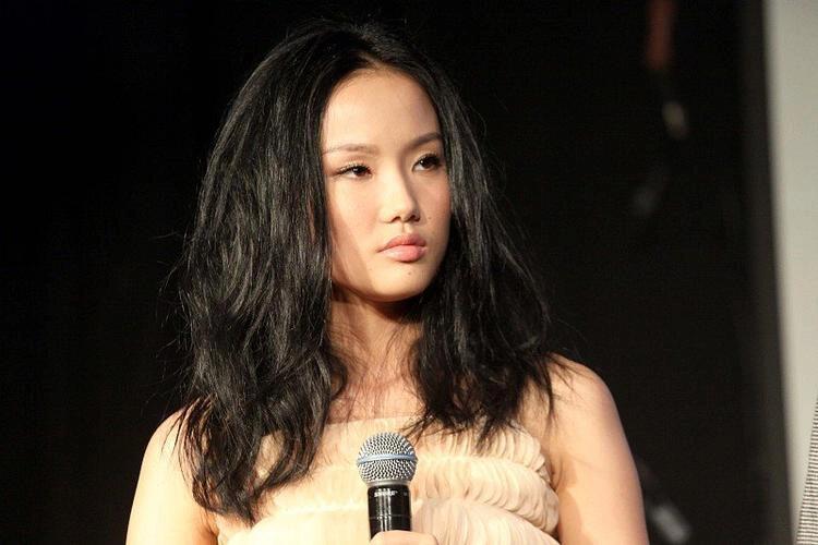 黄龄，一个备受瞩目的女歌手和戏剧演员