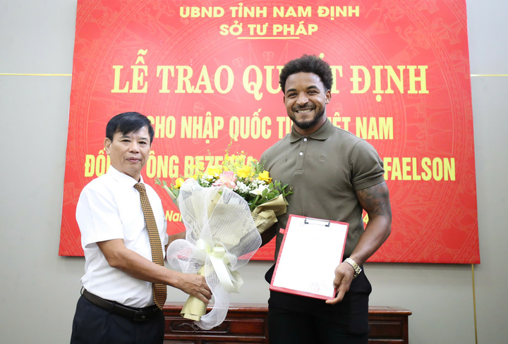 越南队也有了自己的非血缘归化球员！巴西前锋拉斐尔森·费尔南德斯 （Rafaels
