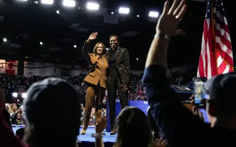 哈里斯团队称对击败特朗普信心十足！