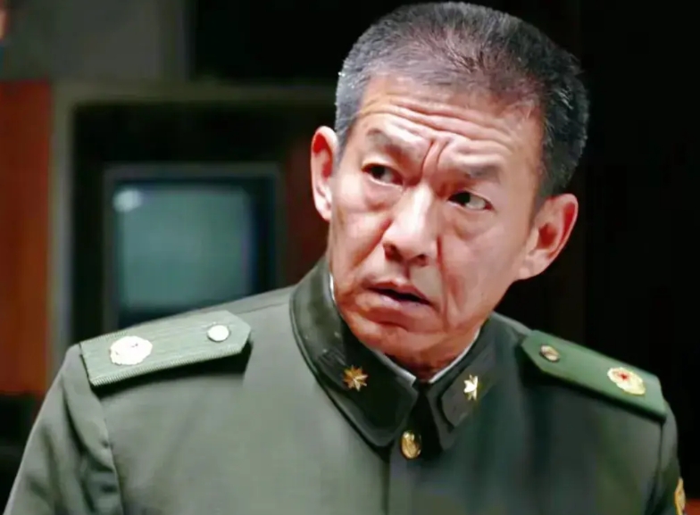 绝了！这次《我是刑警》里演韩局长的演员是哪儿挖来的？一堆警察里头，就他气场两米八
