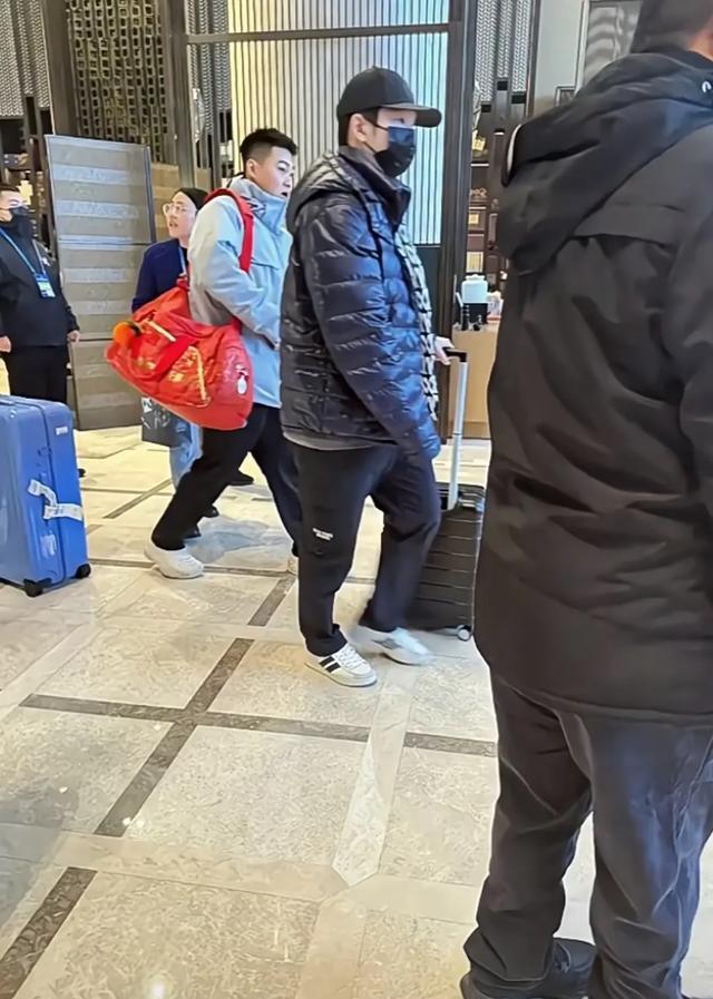 12月11日王楚钦、樊振东、梁靖崑抵达长沙！陈梦、申裕斌抵达挪威