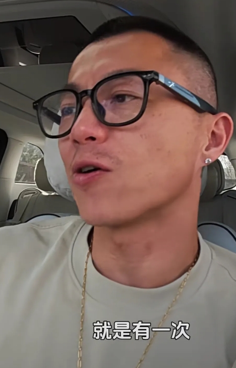 陈震的圈子里都是什么人？
有一次陈震无意中透露了出来。
他说有一次跟一个大哥吃饭