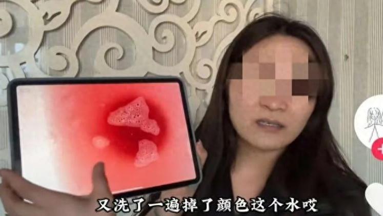 法学名人周大伟现身胖东来，东来现身迎接，“裤头姐”已删视频