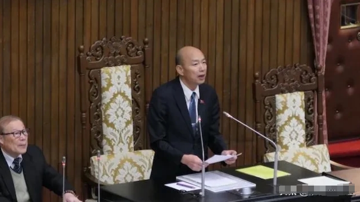 国民党团提交的戒严法修正草案，要求台湾地区领导人若宣布戒严时，应于24小时内送交