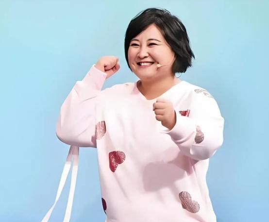 贾玲不再演小品了她去当导演了

                        