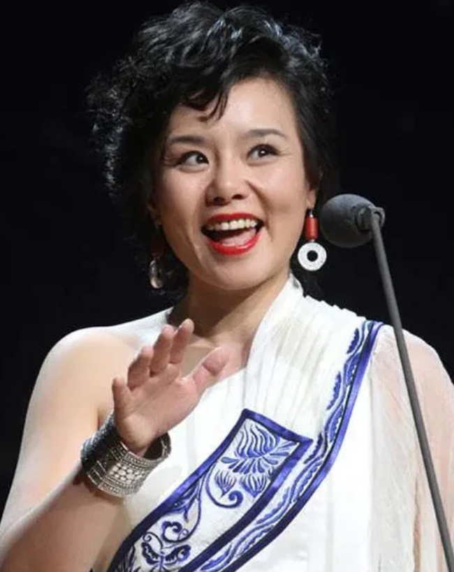 2016年，龚琳娜听完王菲的“幻乐一场”演唱会后大失所望，说：我很难过，音色丢了