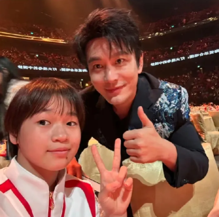 黄晓明公布了新恋情后，为什么很多人看他不顺眼？

全红婵发了和黄晓明的合照。黄晓