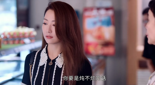 一儿媳妇和婆婆逛超市，儿媳妇想吃牛排，婆婆连忙阻止:“别拿牛排了，伟宸胃弱，你要