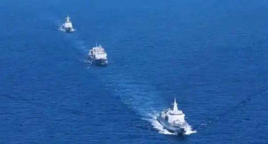 美军RC-135侦察机、MQ-9无人机聚集黄岩岛，菲飞机和舰船趁机侵闯，解放军多