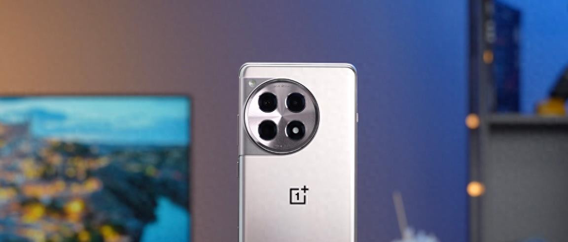 一加不讲武德，12GB+256GB+5500mAh，上市不到3个月低至2388元