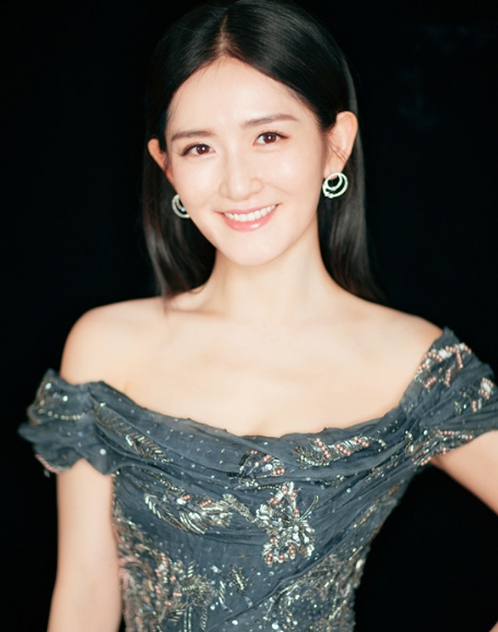 谢娜：我冤枉啊。
谢娜当年澳洲录节目借了包文婧的钱，她表示，当时就叫弟弟转钱给包