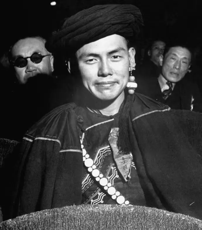 1944年，一架美国飞虎队轰炸机，坠毁在雷波县月儿坡，机上11名美国人生死未卜。