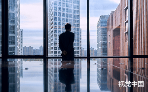 前妻出轨后我们火速离婚。没想到2年后再见，她狗皮膏药般缠上我！