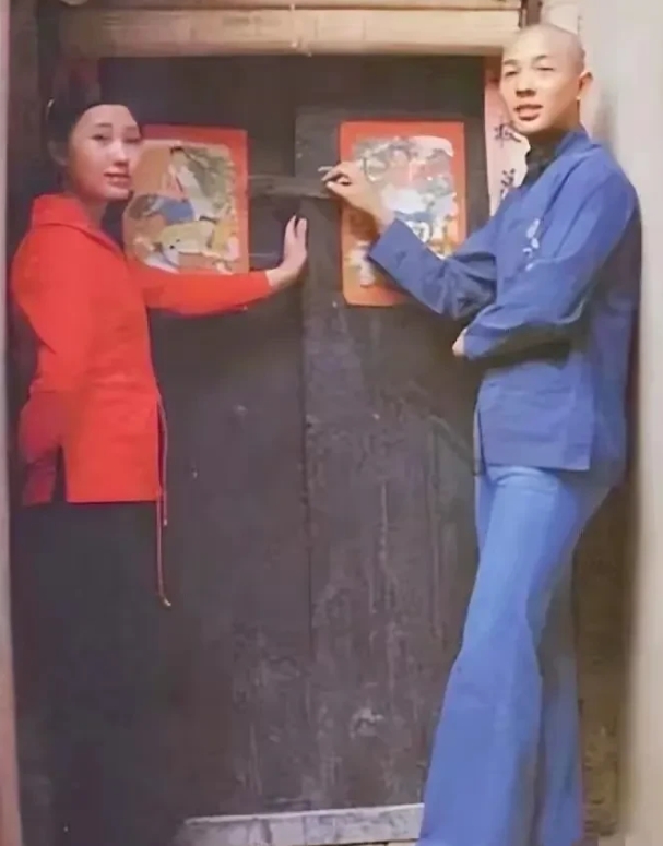 这是1997年的老照片，那时候的穿着也很时尚