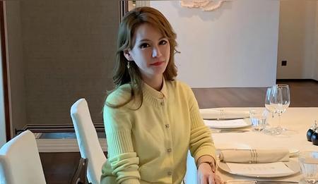 蔡一凤大宴宾客，奢华生活引热议，黄有龙欠债风波再起
2025年刚开头，蔡一凤就在