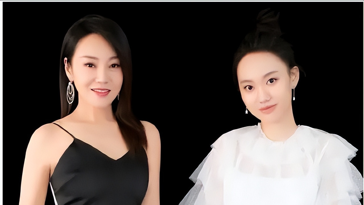 原来她是闫妮的女儿，难怪23岁就能演女一号，合作搭档还都是顶流