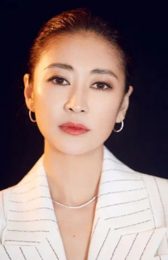 梁静和她的女儿：青春的风采与成长的过程