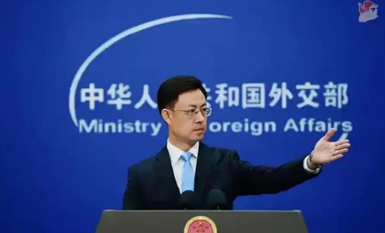 又帅又飒！外交部发言人上任第一天，给了西方记者一顿“杀威棒”。

1月6日，外交
