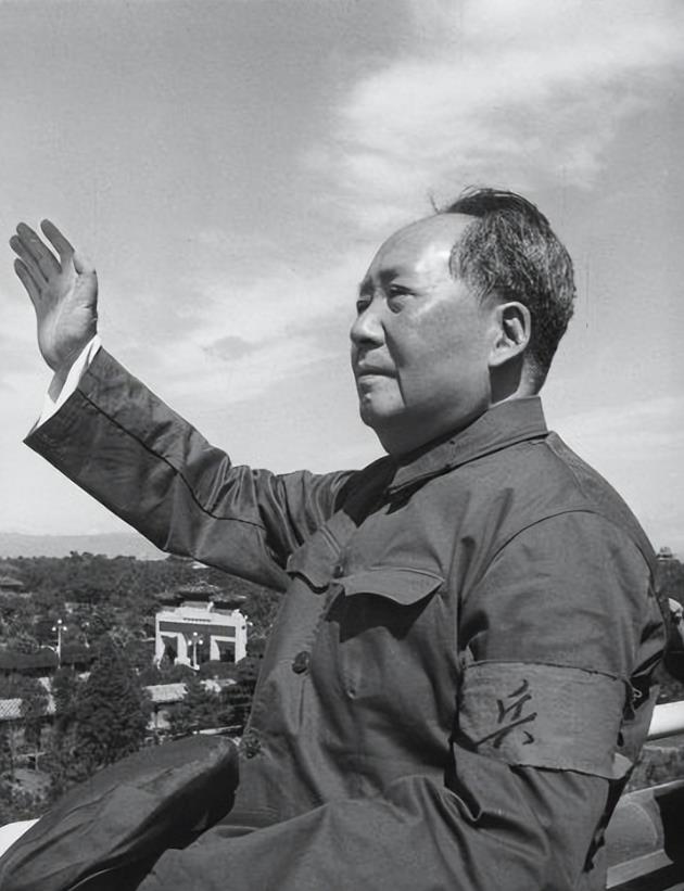 毛主席虽然享年83岁，但他的保健医生却表示：毛主席当时并没有长寿的条件，后来他一